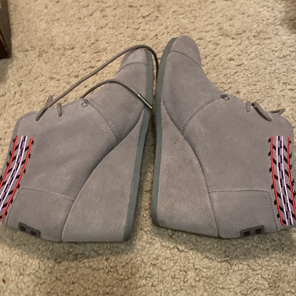 Toms - Picture 4 of 6